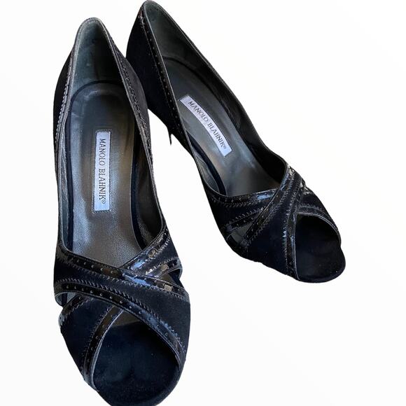 Manolo Blahnik Black Suede Perforated Leather Trim Peep Toe Heels Pumps 9 - Picture 1 of 7